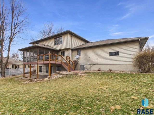 607 E 61st St Street, Sioux Falls, SD 57108