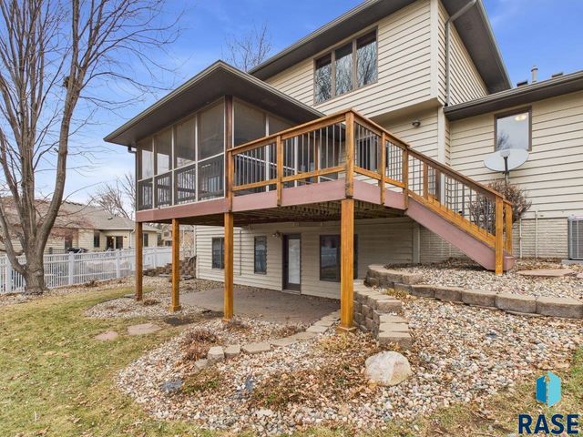 607 E 61st St Street, Sioux Falls, SD 57108