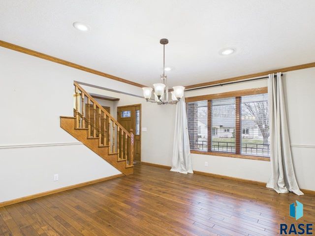 607 E 61st St Street, Sioux Falls, SD 57108