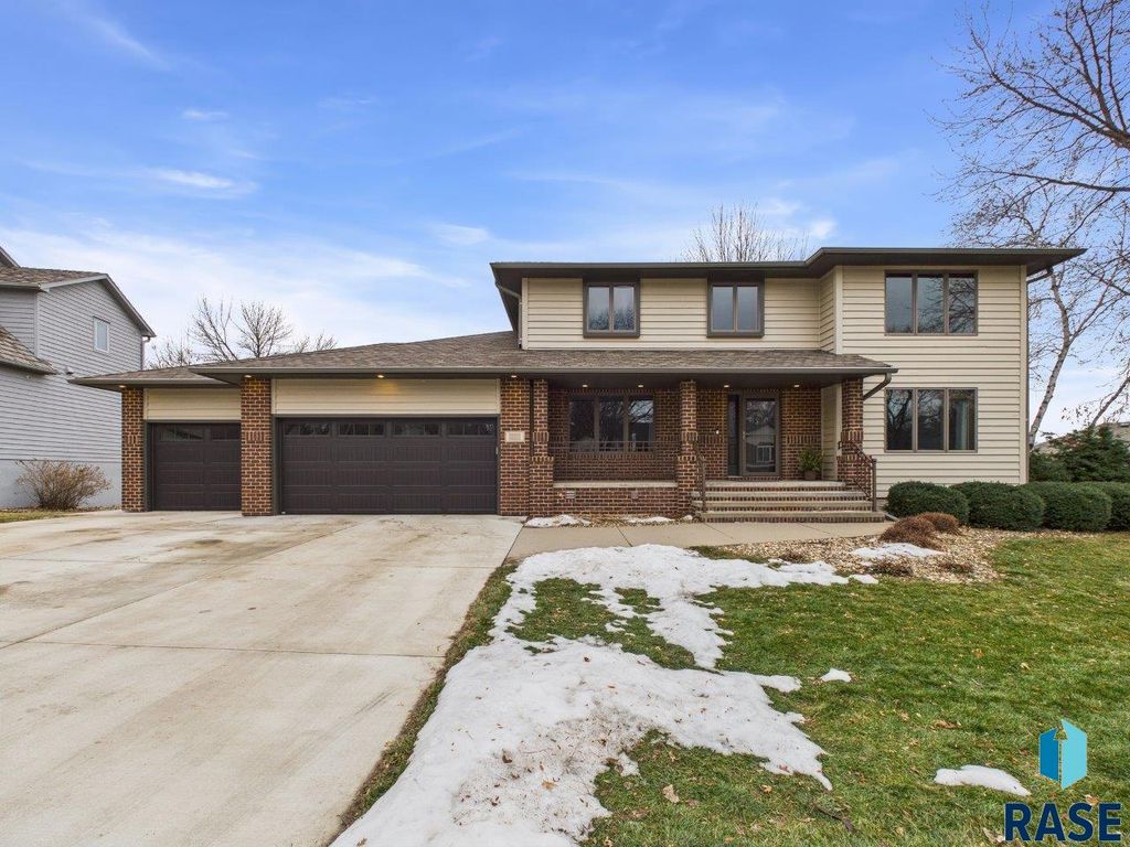 607 E 61st St Street, Sioux Falls, SD 57108