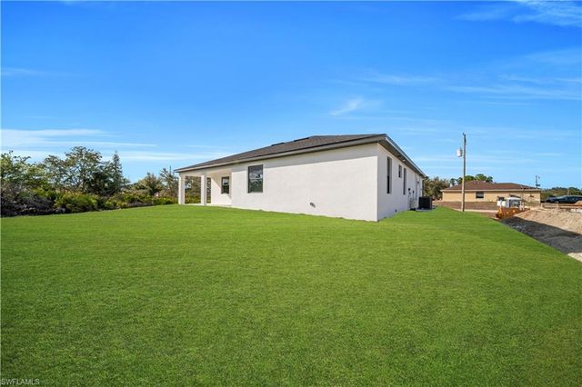 697 Whitmore LOOP, Lehigh Acres, FL 33972