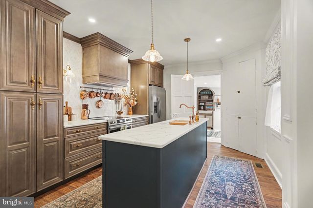 240 W MARKET ST, Marietta, PA 17547