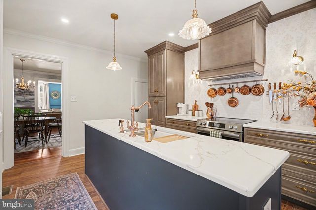 240 W MARKET ST, Marietta, PA 17547