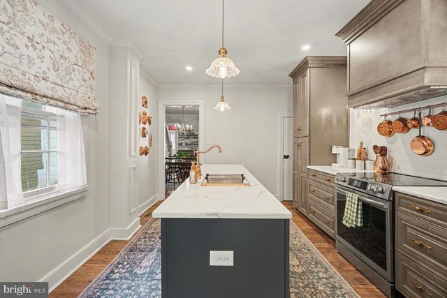 240 W MARKET ST, Marietta, PA 17547