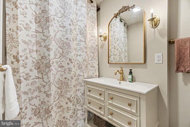 240 W MARKET ST, Marietta, PA 17547