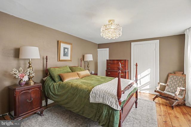 240 W MARKET ST, Marietta, PA 17547