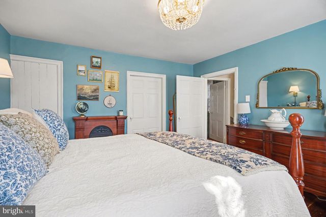 240 W MARKET ST, Marietta, PA 17547