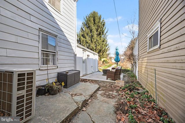 240 W MARKET ST, Marietta, PA 17547