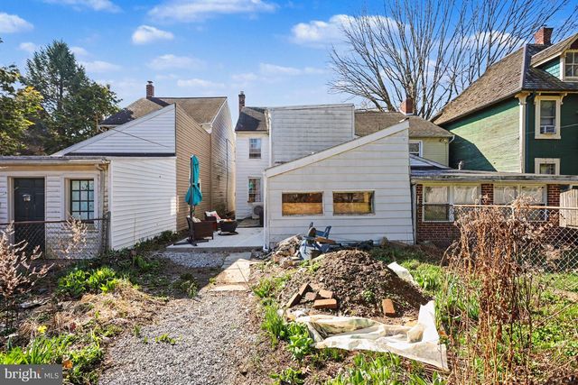 240 W MARKET ST, Marietta, PA 17547