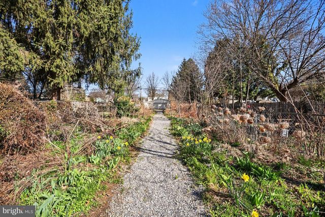 240 W MARKET ST, Marietta, PA 17547