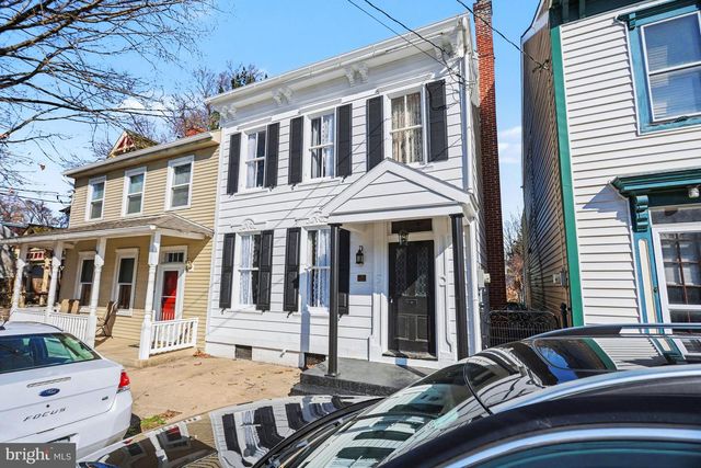 240 W MARKET ST, Marietta, PA 17547