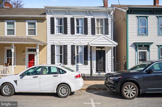 240 W MARKET ST, Marietta, PA 17547