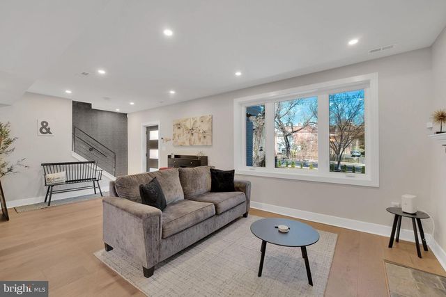 3811 SUITLAND RD SE, Washington, DC 20020