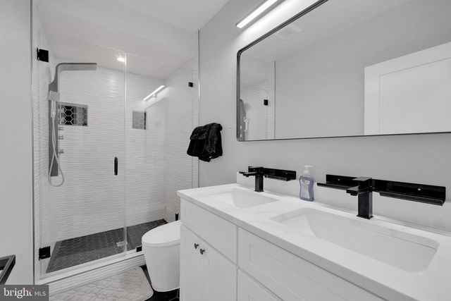 3811 SUITLAND RD SE, Washington, DC 20020