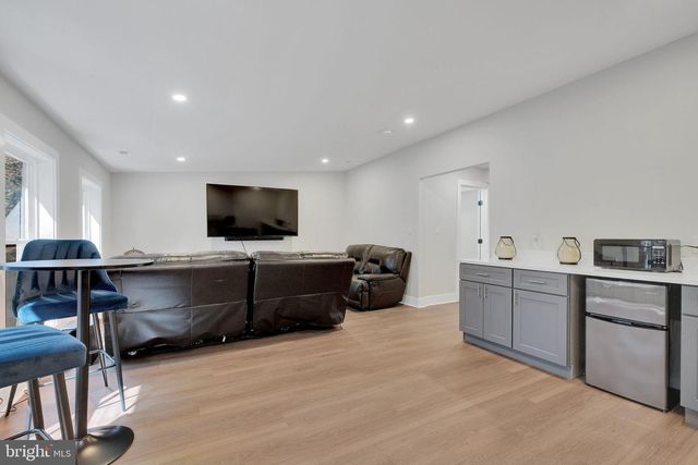 3811 SUITLAND RD SE, Washington, DC 20020