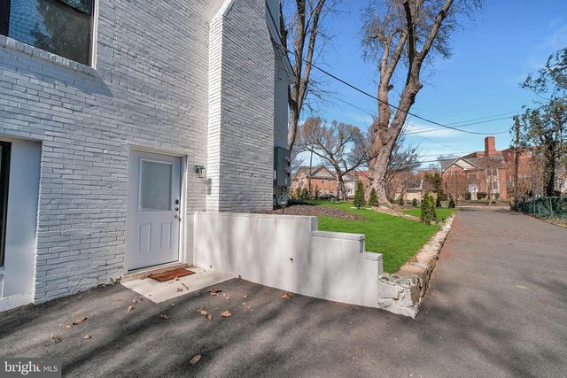 3811 SUITLAND RD SE, Washington, DC 20020