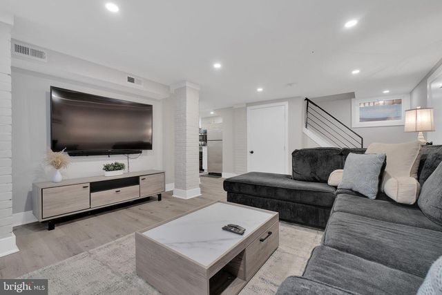 3811 SUITLAND RD SE, Washington, DC 20020