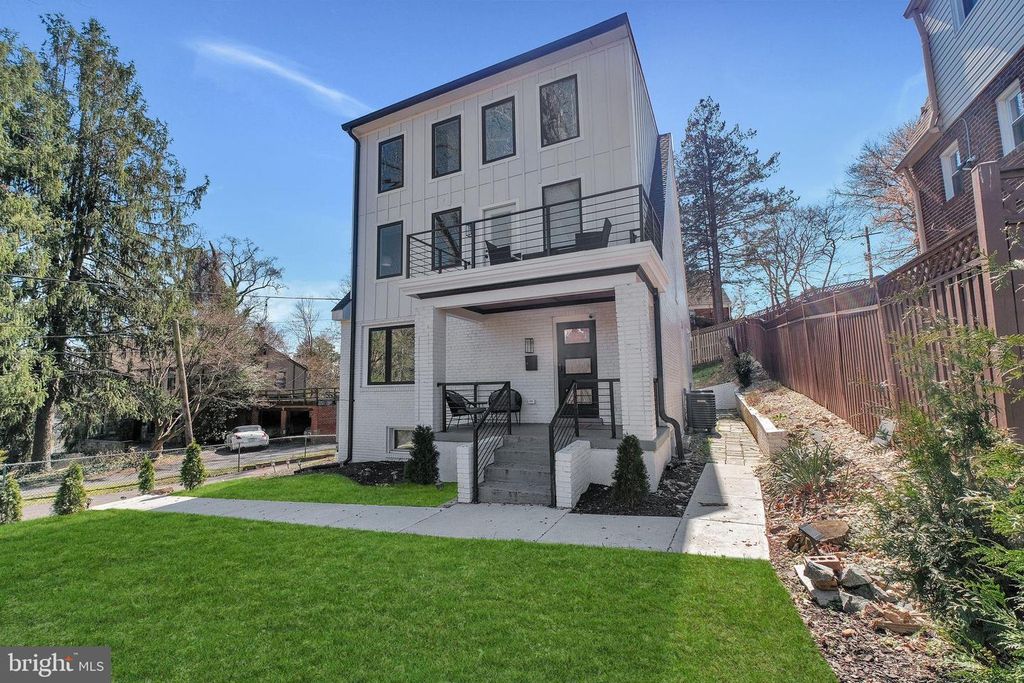 3811 SUITLAND RD SE, Washington, DC 20020