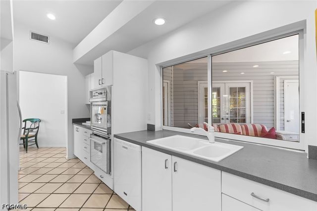 480 Las Tiendas LN, Sanibel, FL 33957