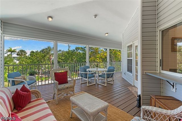 480 Las Tiendas LN, Sanibel, FL 33957