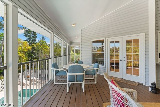 480 Las Tiendas LN, Sanibel, FL 33957