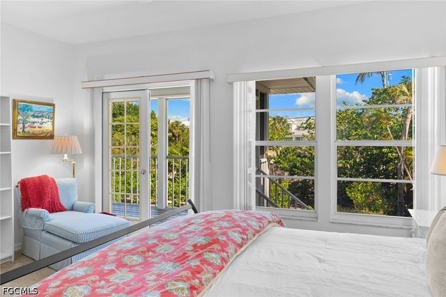 480 Las Tiendas LN, Sanibel, FL 33957