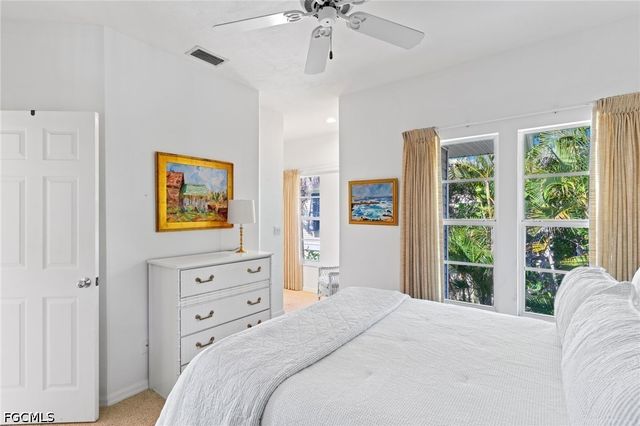 480 Las Tiendas LN, Sanibel, FL 33957