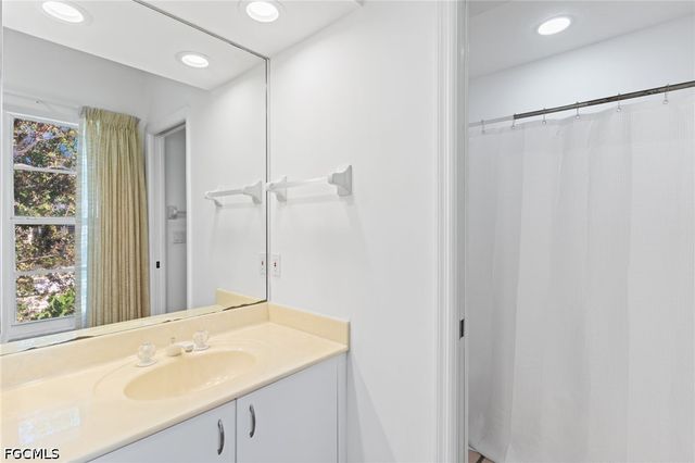 480 Las Tiendas LN, Sanibel, FL 33957