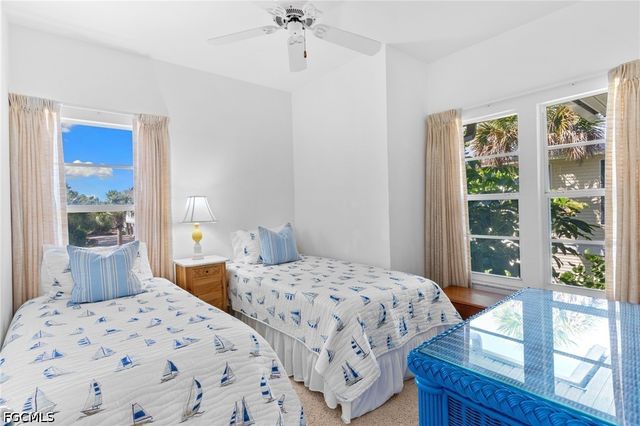 480 Las Tiendas LN, Sanibel, FL 33957