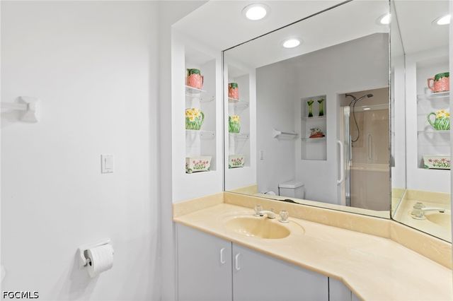 480 Las Tiendas LN, Sanibel, FL 33957