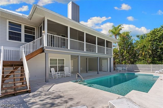 480 Las Tiendas LN, Sanibel, FL 33957