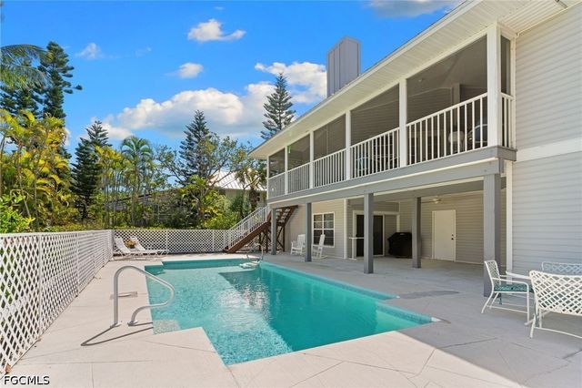 480 Las Tiendas LN, Sanibel, FL 33957