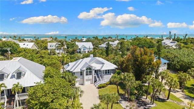 480 Las Tiendas LN, Sanibel, FL 33957