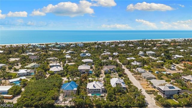 480 Las Tiendas LN, Sanibel, FL 33957