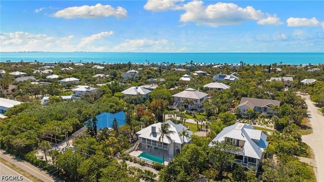 480 Las Tiendas LN, Sanibel, FL 33957