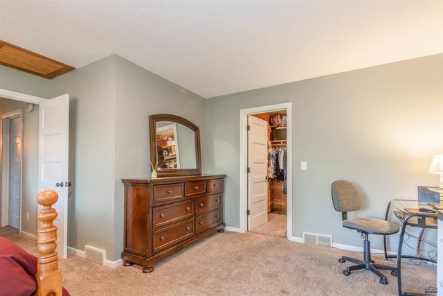 2309 S VALLEY DR, Rapid City, SD 57703
