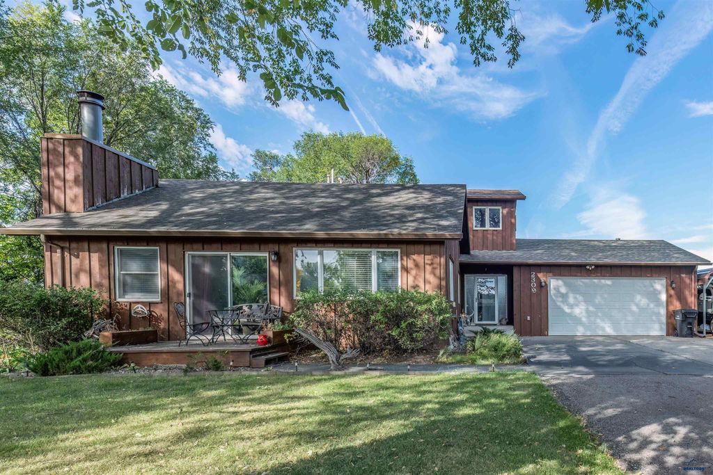 2309 S VALLEY DR, Rapid City, SD 57703