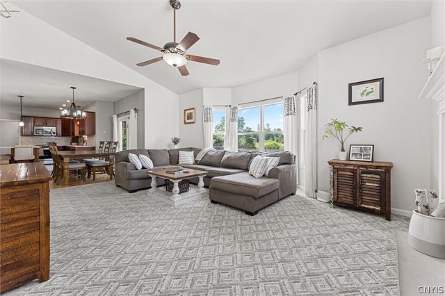 8778 Alizarin Avenue, Cicero, NY 13039