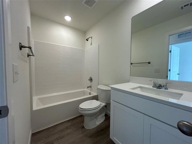 10132 Pennington Street, Harrah, OK 73045