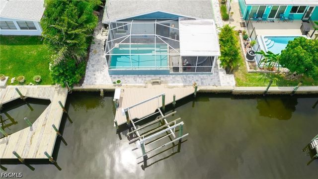 2574 Bayshore DR, Matlacha, FL 33993