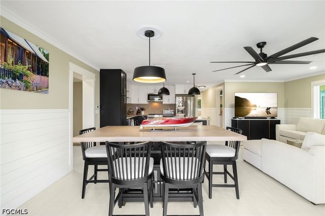 2574 Bayshore DR, Matlacha, FL 33993