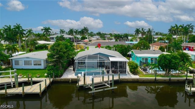 2574 Bayshore DR, Matlacha, FL 33993