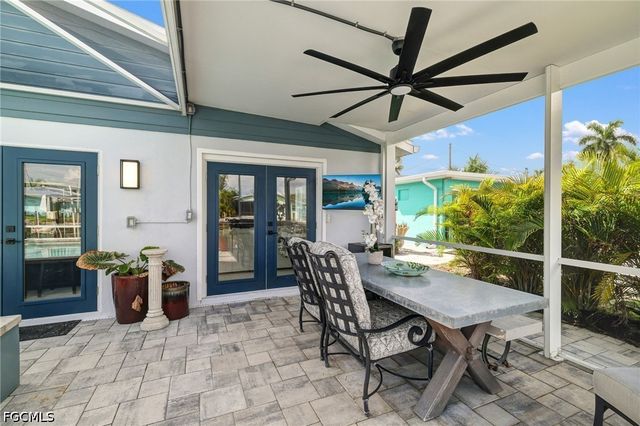 2574 Bayshore DR, Matlacha, FL 33993