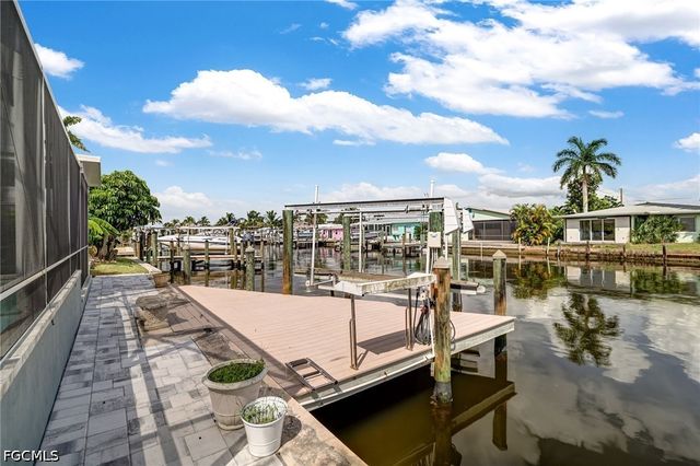 2574 Bayshore DR, Matlacha, FL 33993