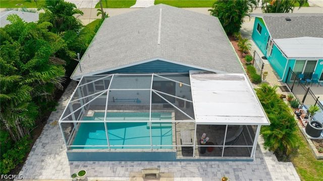 2574 Bayshore DR, Matlacha, FL 33993