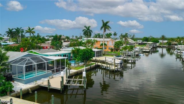 2574 Bayshore DR, Matlacha, FL 33993