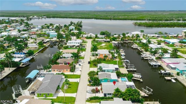 2574 Bayshore DR, Matlacha, FL 33993