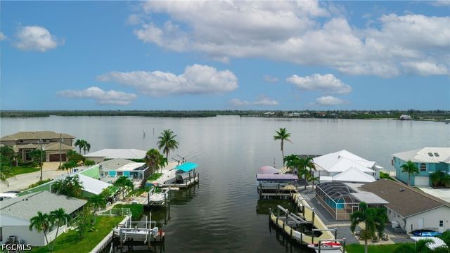 2574 Bayshore DR, Matlacha, FL 33993