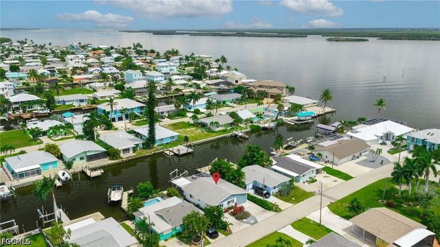 2574 Bayshore DR, Matlacha, FL 33993