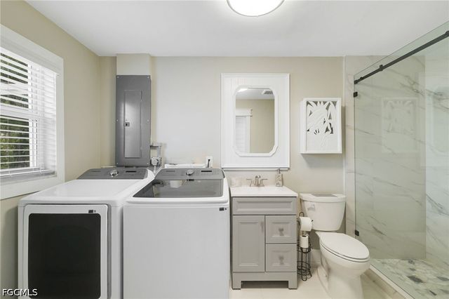 2574 Bayshore DR, Matlacha, FL 33993